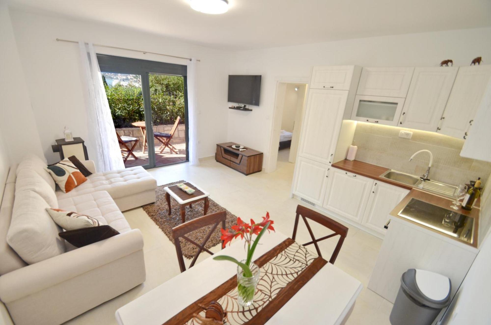 Radgost Kotor Apartments ภายนอก รูปภาพ